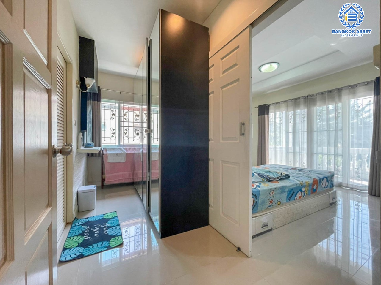 *****บ้านเดี่ยวมือสองย่านกรุงเทพฯ ม.สวนหลวงวิลล์ เฉลิมพระเกียรติ เนื้อที่ 63.2 ตร.ว. ฟังก์ชัน 3 ห้องนอน 4 ห้องน้ำ 1 ที่จอดรถ บ้านสวยสภาพดี แถมฟรี เครื่องปรับอากาศ 3 เครื่อง + เครื่องทำน้ำอุ่น 2 เครื่อง บนทำเลแห่งการเดินทาง เชื่อมต่อหลลายเส้นทาง อาทิ เช่น ถ.กาญจนาภิเษก, ถ.เฉลิมพระเกียรติ ร.9, ถ.บางนา-ตราด ใกล้สนามบินสุวรรณภูมิ